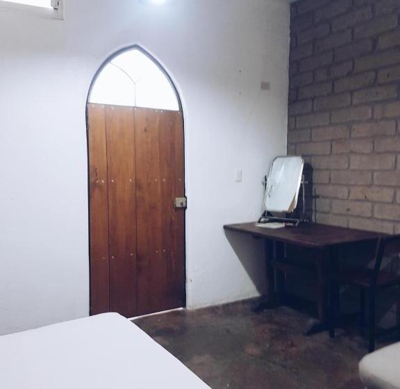 标准间, Hoja Santa Posada