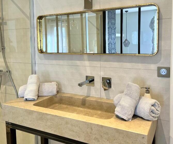 디럭스 트리플 룸, La Cour Carree   Chambres D Hôtes