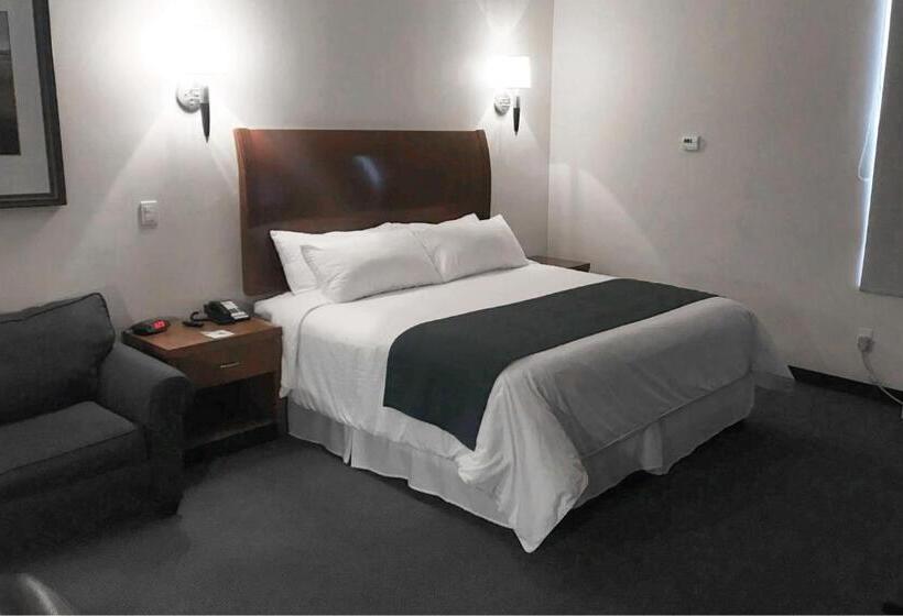 带大床的套房, Days Inn By Wyndham Piedras Negras
