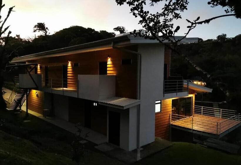 Семейный Номер Вид на Горы, Burbi Lake Lodge Monteverde