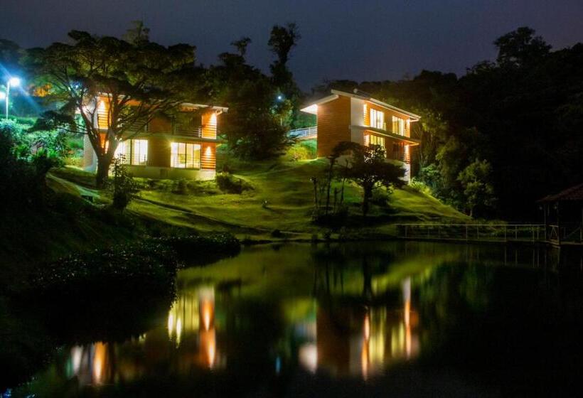 Номер Стандарт Вид на Горы, Burbi Lake Lodge Monteverde