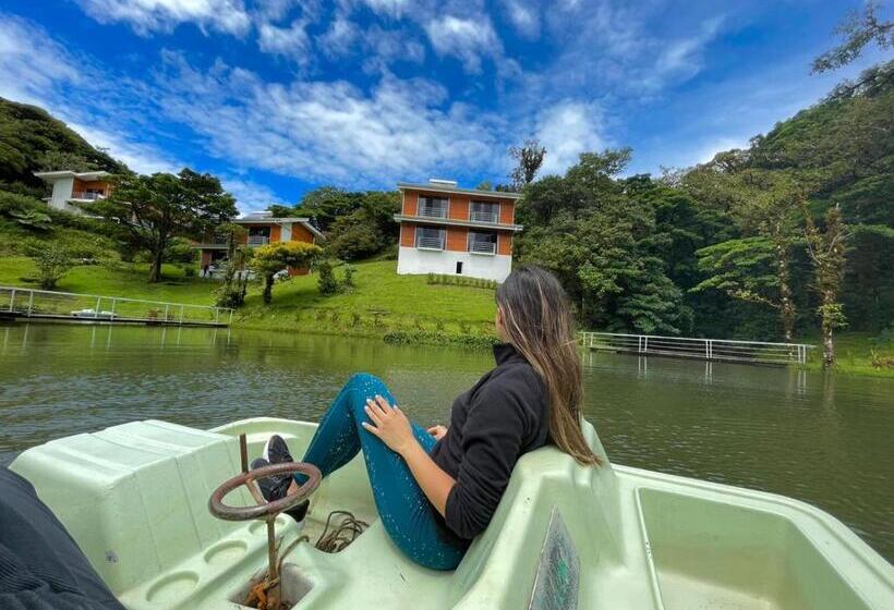 חדר סטנדרט עם מרפסת, Burbi Lake Lodge Monteverde