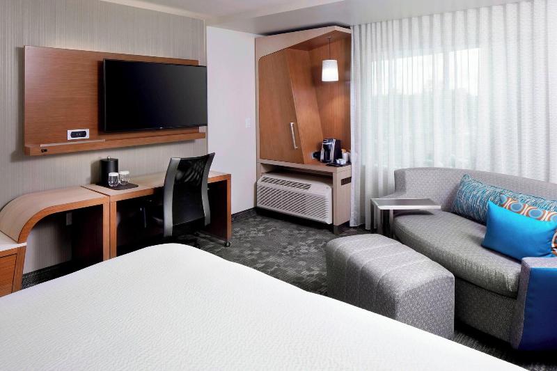 اتاق لوکس با بالکن, Be Suites Cali