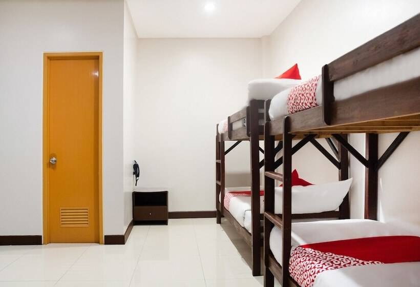 Cama em Quarto Compartilhado, Oyo 153 Monclaire Suites