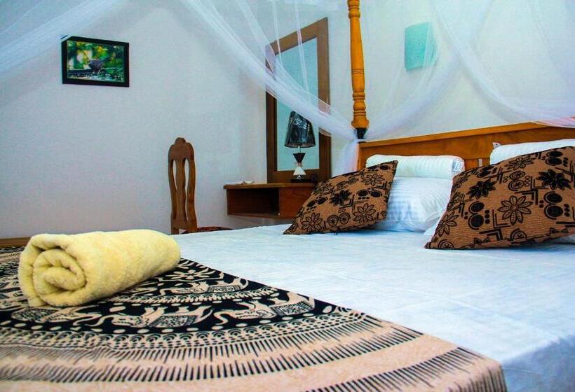 اتاق اکونومی, Thusitha S Nest