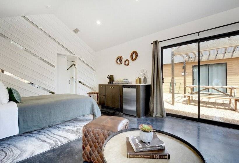 Хижина, Lucky Arrow Retreat  Dripping Springs