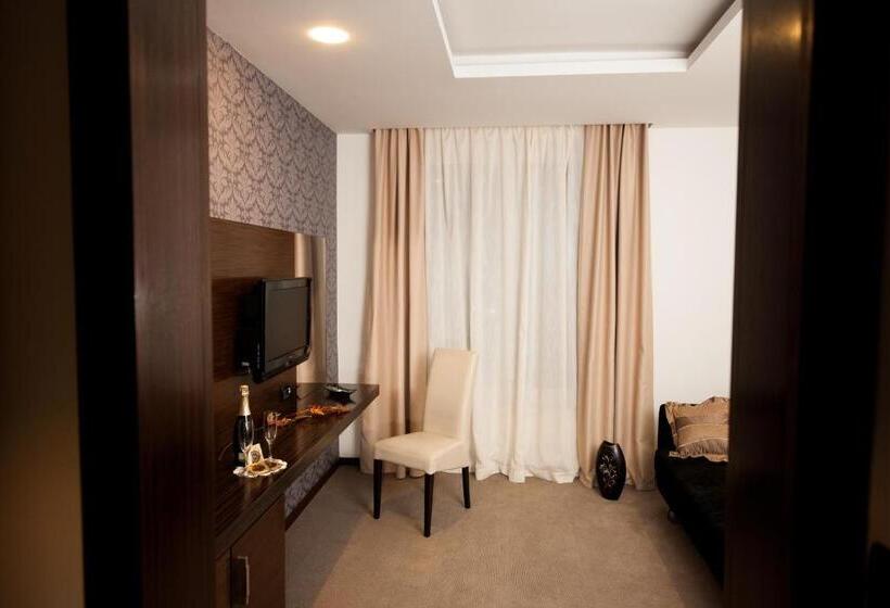 سوییت, Gold Club Hotel & Casino