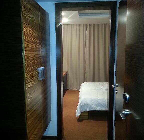 اتاق راحتی, Gold Club Hotel & Casino