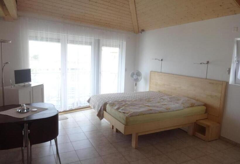Трехместный Номер Стандарт с Видом, Bed And Breakfast Prilly Lausanne