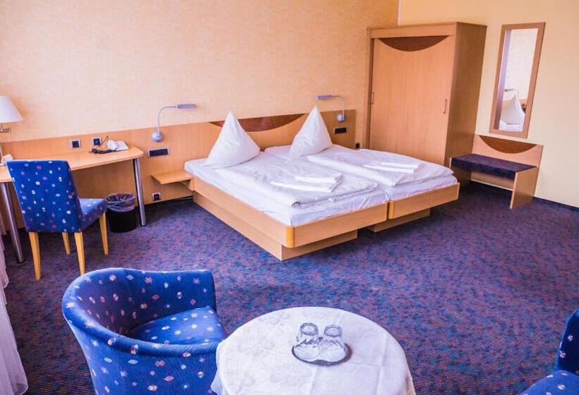 Номер Комфорт, Warias Hotel & Restaurant