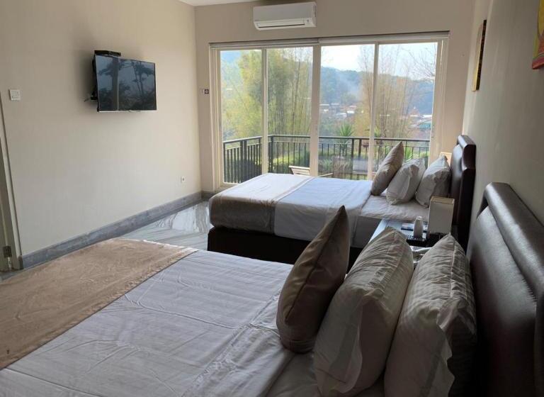 标准间带阳台, Arainn Bed & Breakfast Tretes Prigen By Ecommerceloka