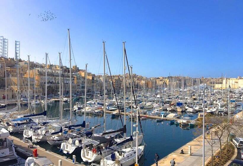 اتاق استاندارد با تخت‌های تاشو, No. 17 Birgu