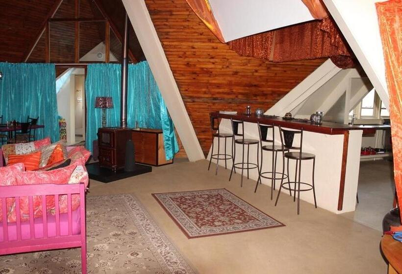 家庭间, Pyramids Motel