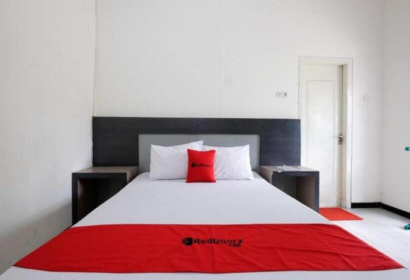 Номер Deluxe, Reddoorz Near Moro Mall Purwokerto