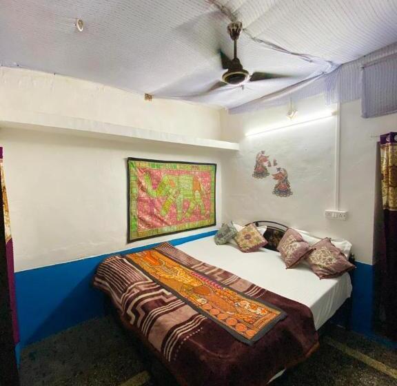 标准间带阳台, Mirvana Guest House & Camel Safari