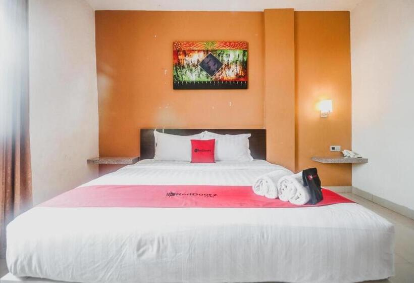 Номер Deluxe, Reddoorz Plus Near Universitas Negeri Makassar