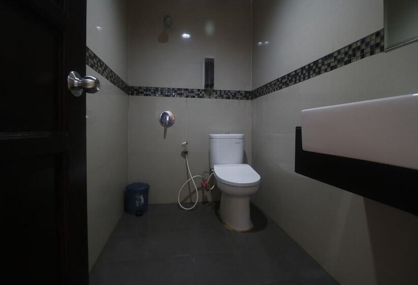 Номер Deluxe, Reddoorz Plus Near Universitas Negeri Makassar