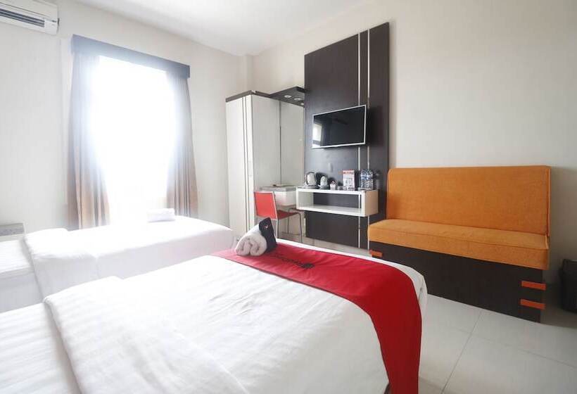 Номер Deluxe, Reddoorz Plus Near Universitas Negeri Makassar