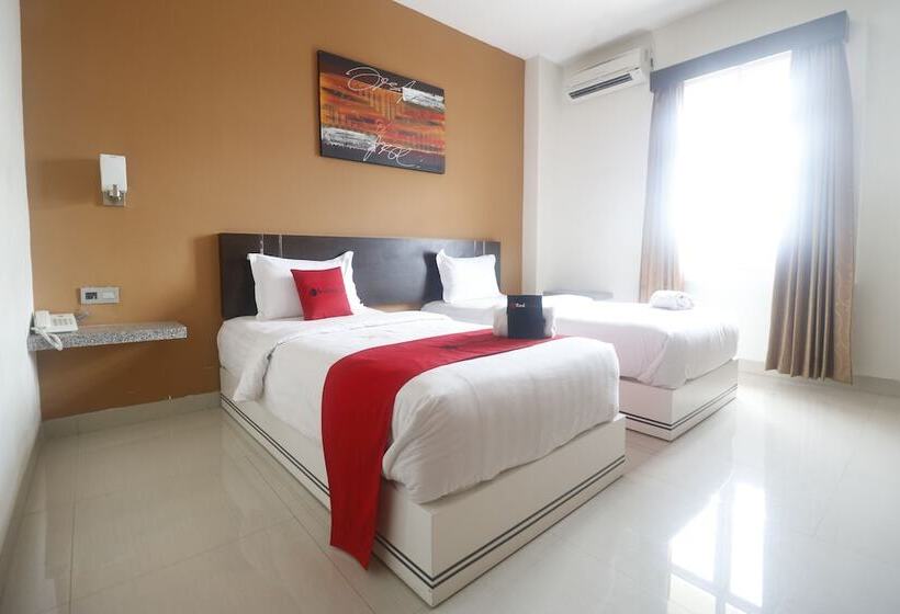 Номер Deluxe, Reddoorz Plus Near Universitas Negeri Makassar