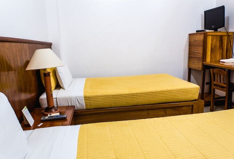 标准单人间, Hostal Macaw