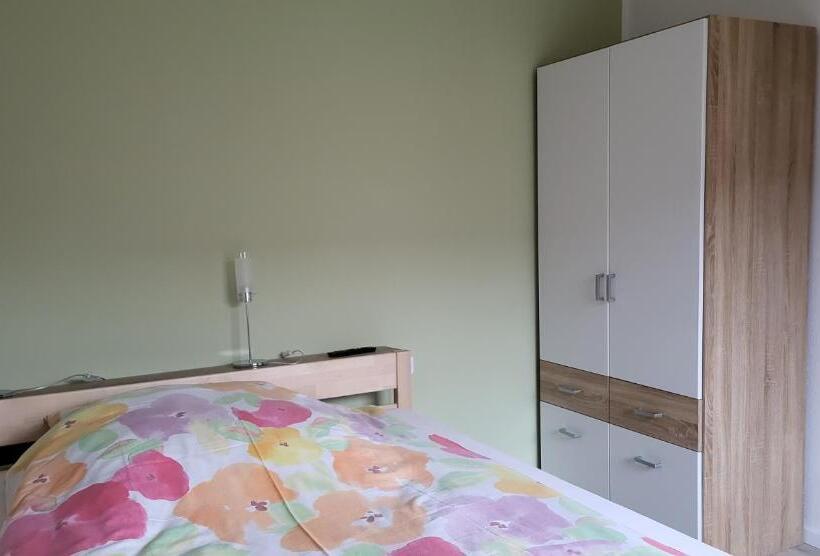 Дом 4 Спальни, Ullas Gästehaus