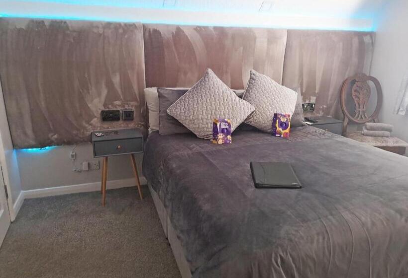 Deluxe Room King Size Bed, The Rufford