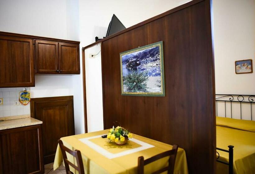 استودیوی استاندارد, Residence Marina Corta