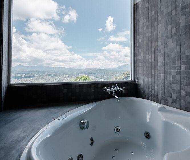 Люкс Семейный 2 Спальни, Mount Blue Kandy