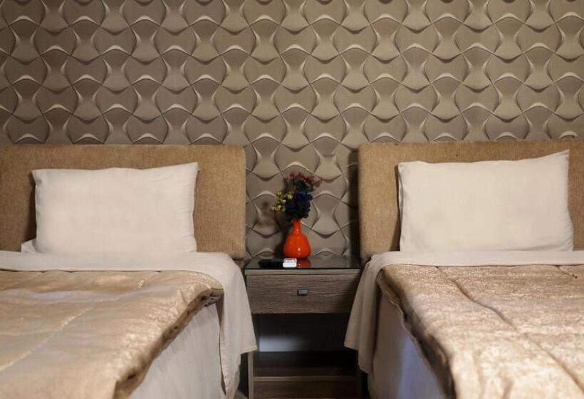 اتاق استاندارد یک تخته با سرویس بهداشتی مشترک, Holy Sheet Hostel