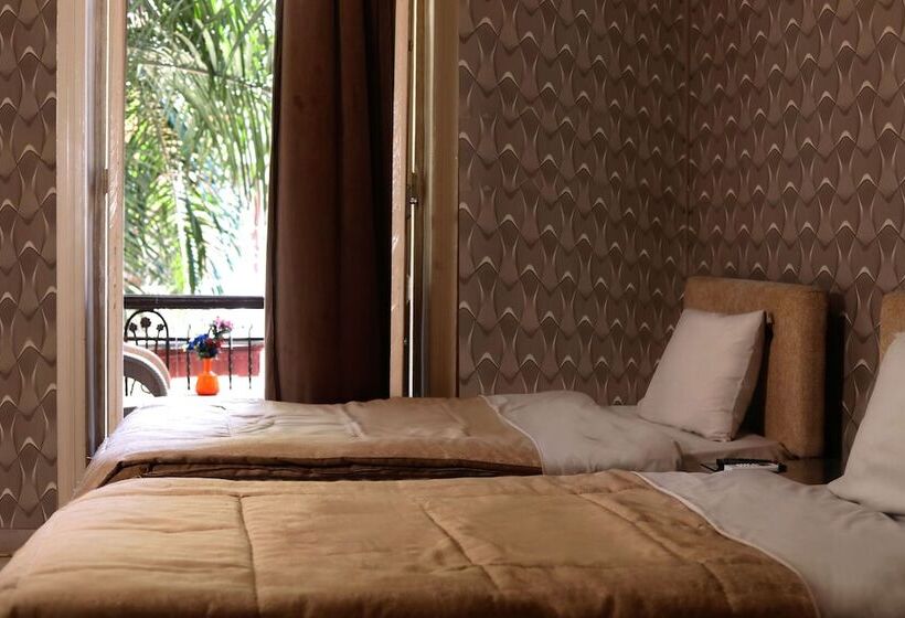 اتاق استاندارد با سرویس بهداشتی مشترک, Holy Sheet Hostel