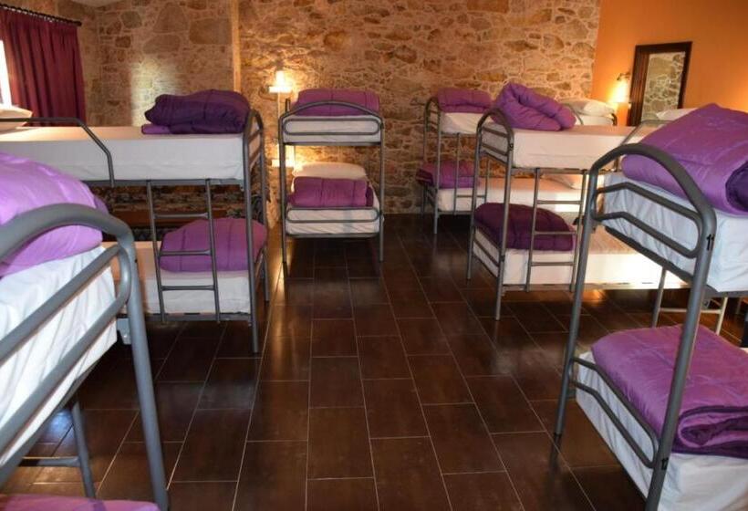 تختخواب در اتاق مشترک, O Cabanel Albergue Bar