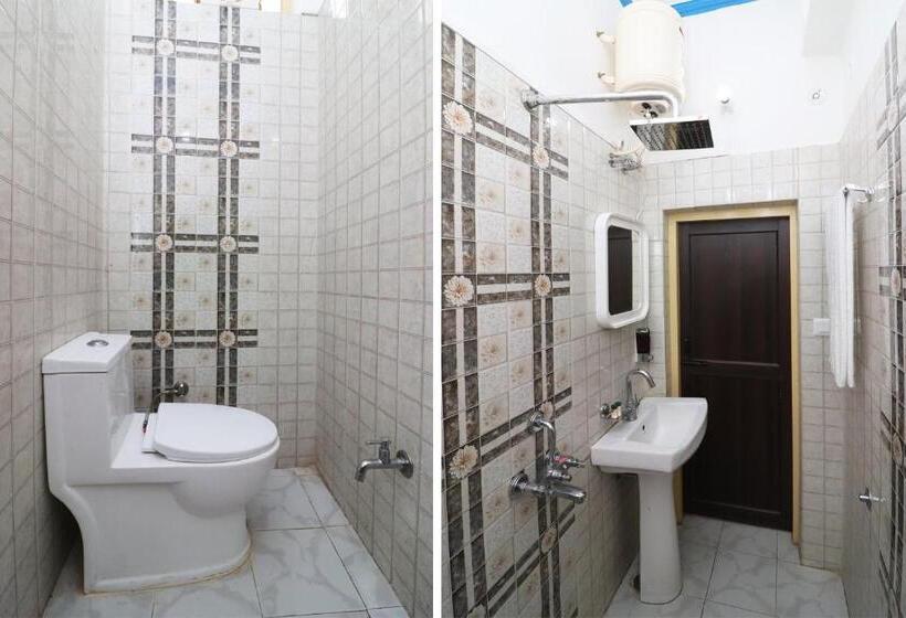 Трехместный Номер Классика, Oyo 26832 Hotel Ratnodaya