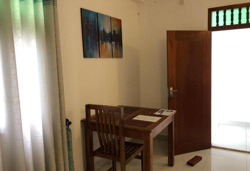 디럭스 룸, The Retreat