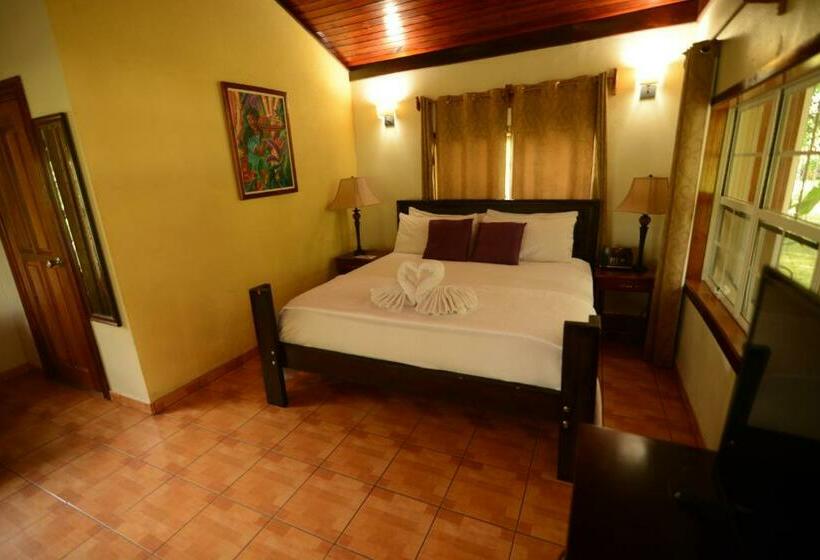 سوییت لوکس, Kikiwitz Resort