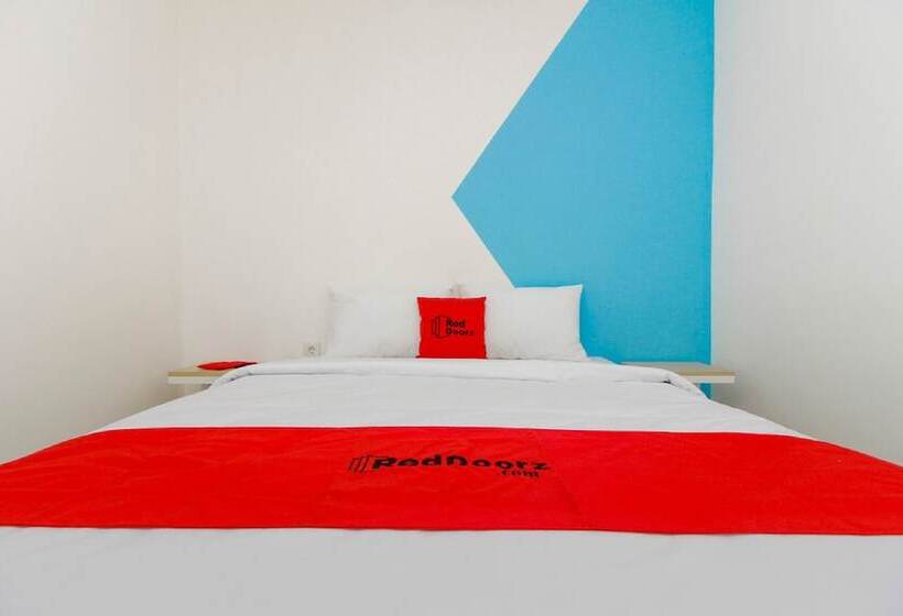 חדר אקונומי, Reddoorz Plus @ Catania Soma Rajawali