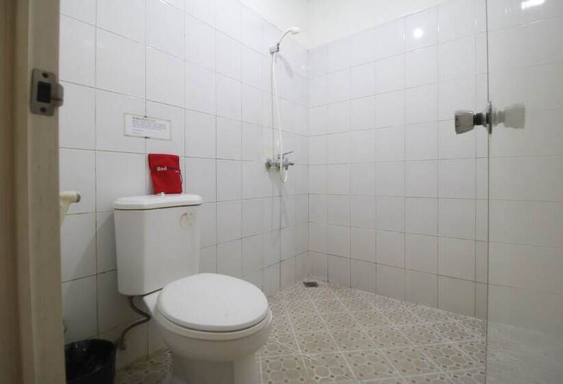 Номер Стандарт, Reddoorz Plus At Jalan Gatot Subroto Jakarta