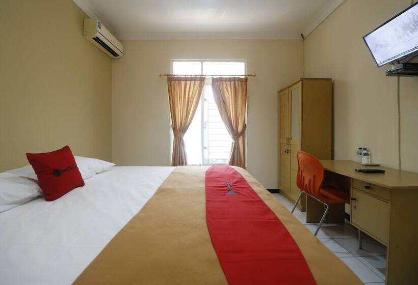 Номер Стандарт, Reddoorz Plus At Jalan Gatot Subroto Jakarta