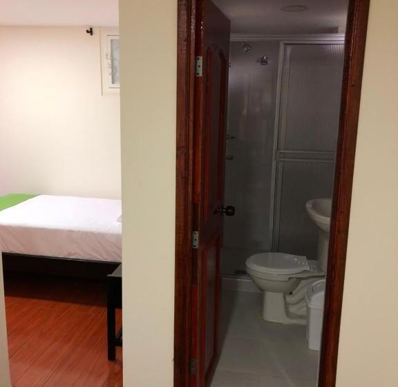Quarto Triplo Estandar, Alojamiento Campestre Hawaii