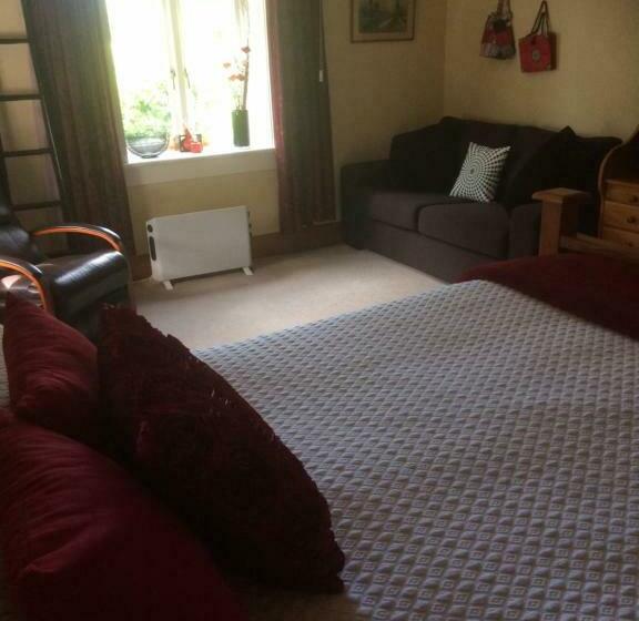 اتاق استاندارد چهارنفره با چشم‌انداز باغ, Annandale Manor