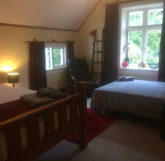 اتاق استاندارد چهارنفره با چشم‌انداز باغ, Annandale Manor