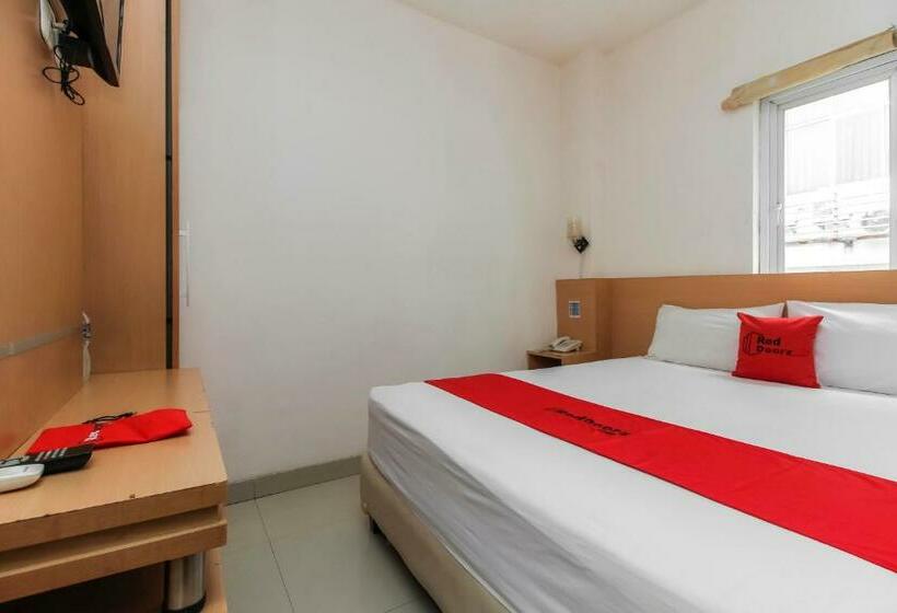 Номер Стандарт, Reddoorz Plus Near Galaxy Bekasi