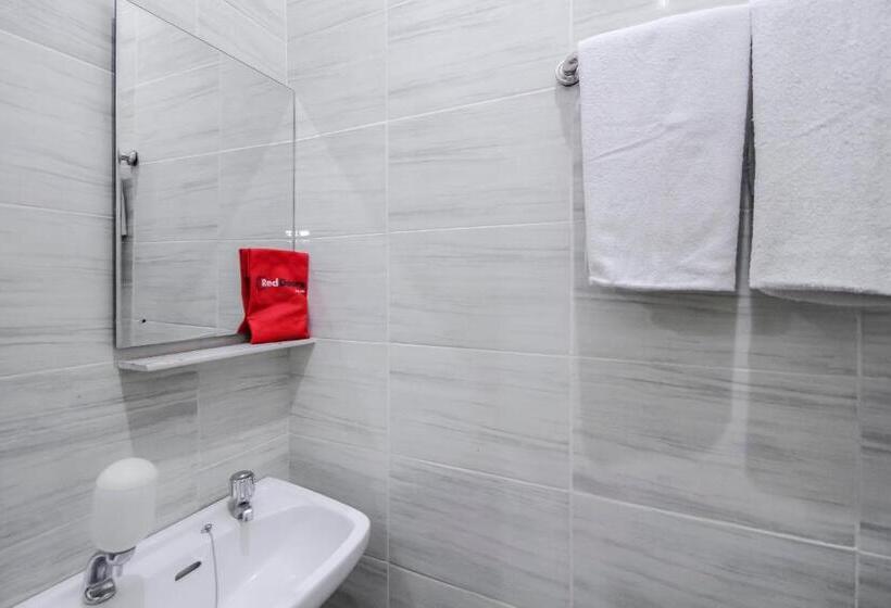 Номер Deluxe, Reddoorz Plus Near Galaxy Bekasi