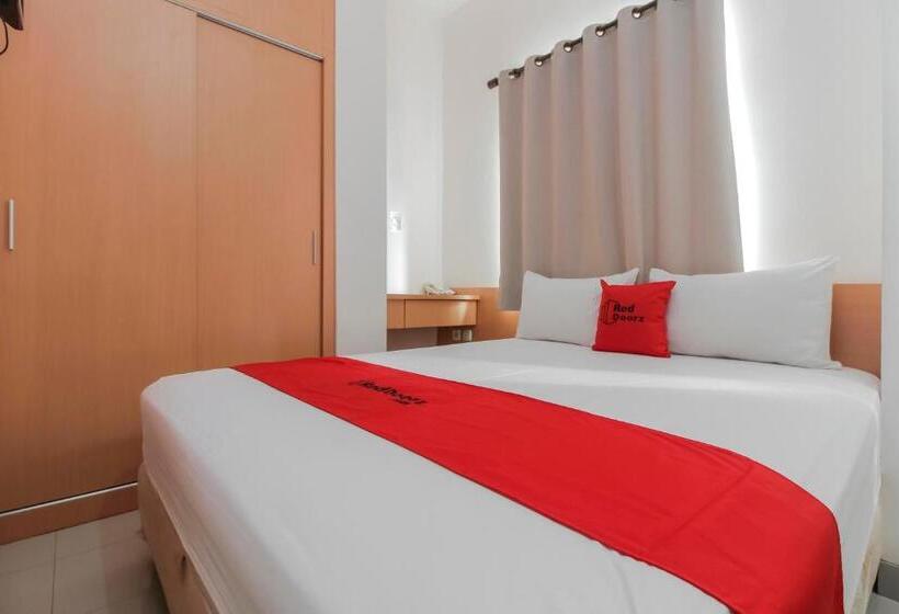 Номер Deluxe, Reddoorz Plus Near Galaxy Bekasi