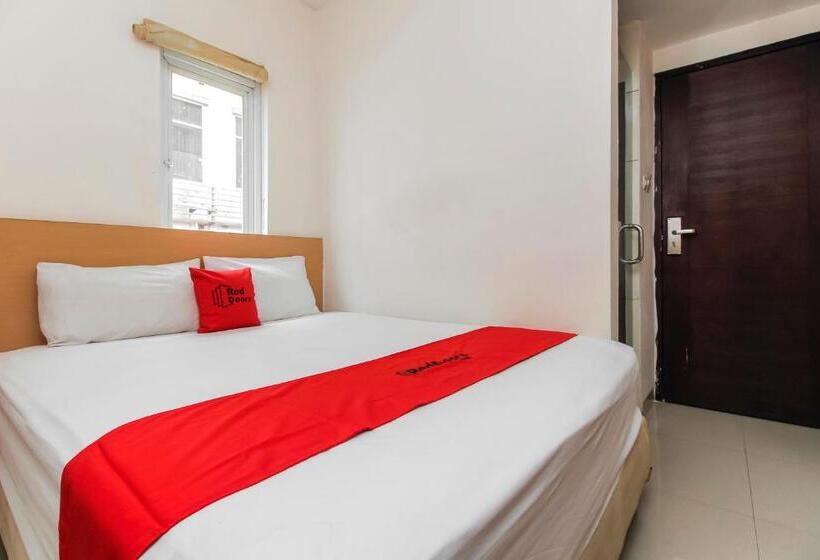 Номер Economy, Reddoorz Plus Near Galaxy Bekasi