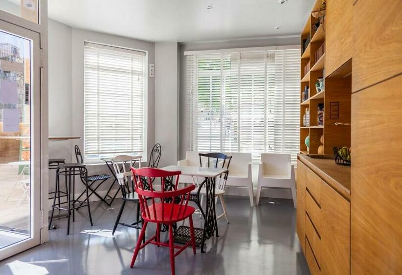 تختخواب در اتاق مشترک, Acolá Hostel