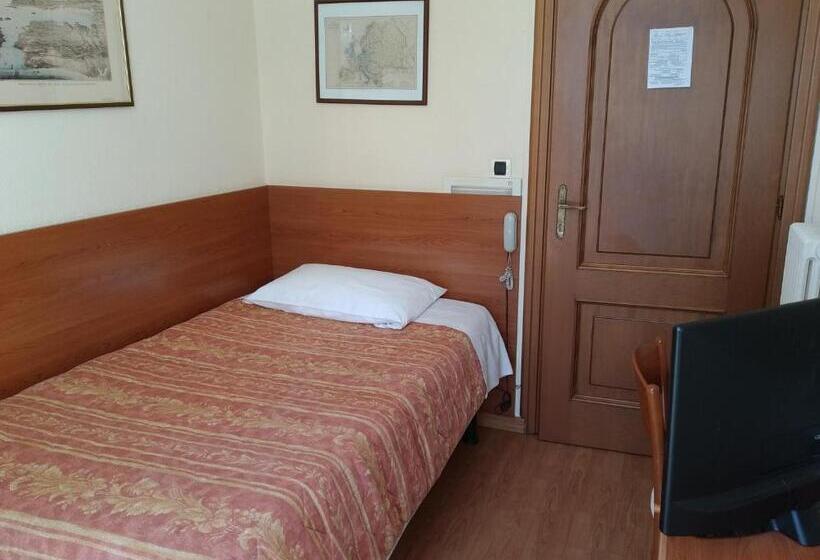 اتاق استاندارد یک نفره, Lucciola