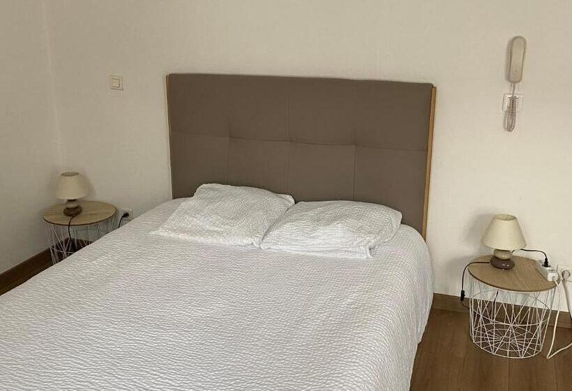 Номер Стандарт, Hôtel Les Trois Maures