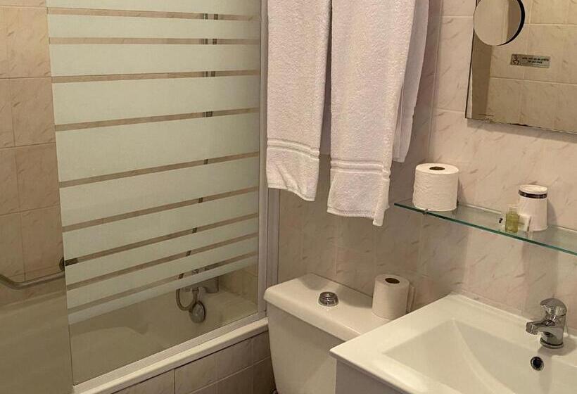 Номер Стандарт, Hôtel Les Trois Maures