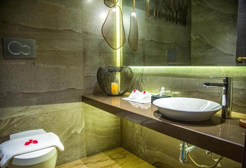 Suite with lake view, Fazlani Natures Nest  The Wellness Retreat