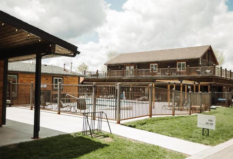 سوییت لوکس, Teton Valley Resort